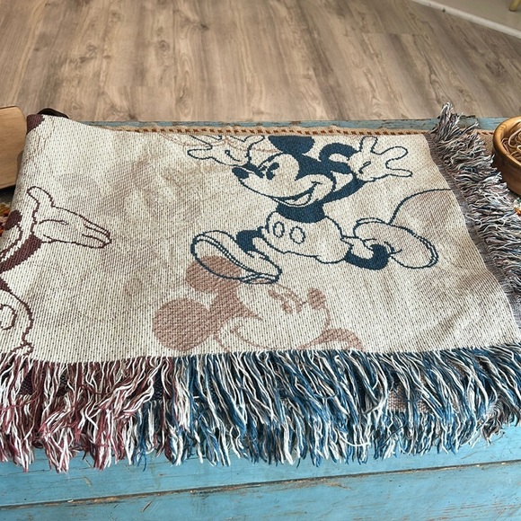 Blanket/Throw Authentic Dark Green & Brown Disney Mickey Mouse Disney Theme Park - Picture 2 of 4